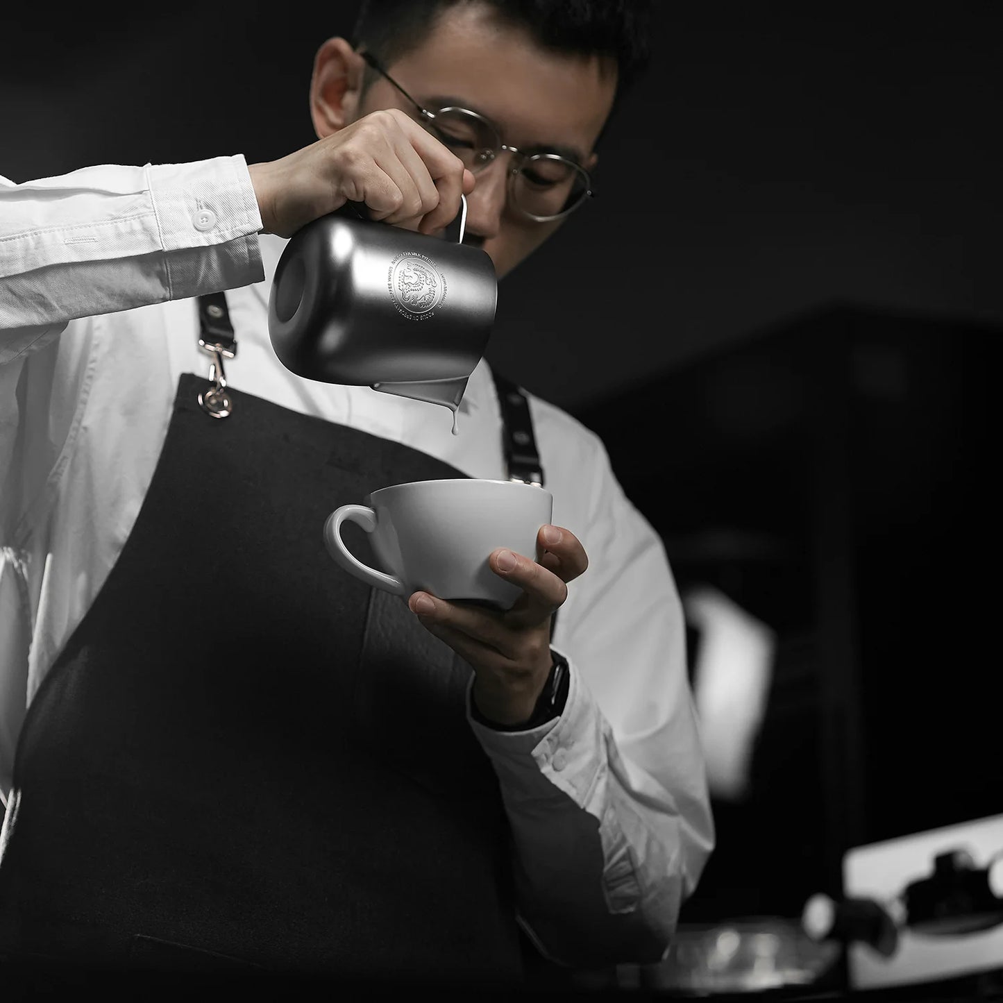 Vrč za mlijeko MHW-3BOMBER FF (Champion Collaboration) – srebrni