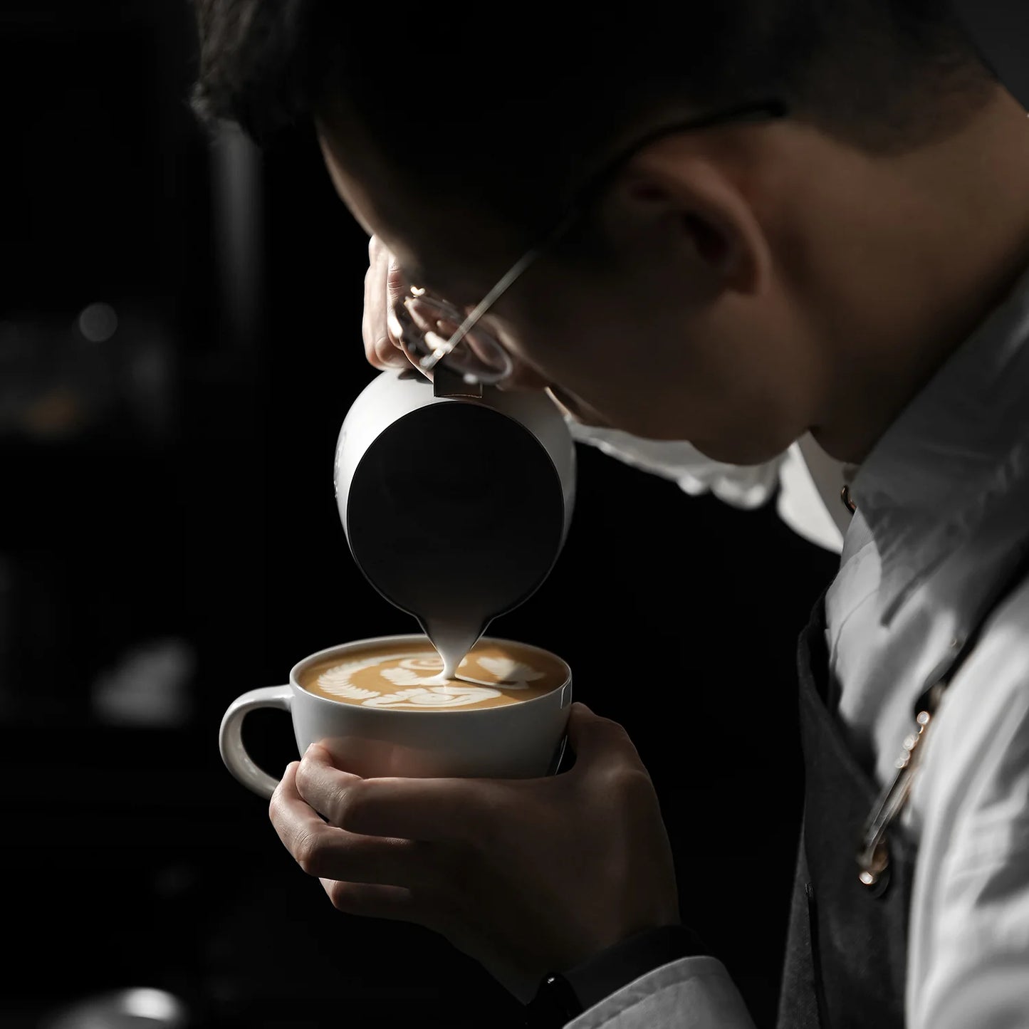 Vrč za mlijeko MHW-3BOMBER FF (Champion Collaboration) – srebrni